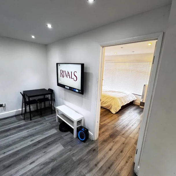 One Bedroom Apartment on Whitehall photo 2